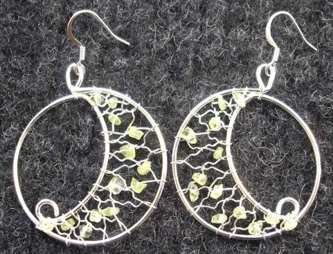 LUNNETE EARRINGS WITH OLIVINES