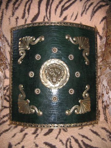 GLADIATOR SHELD DECORATED WITH BRASS