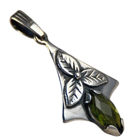 SHAMROCK, SILVER PENDANT, MOLDAVITE
