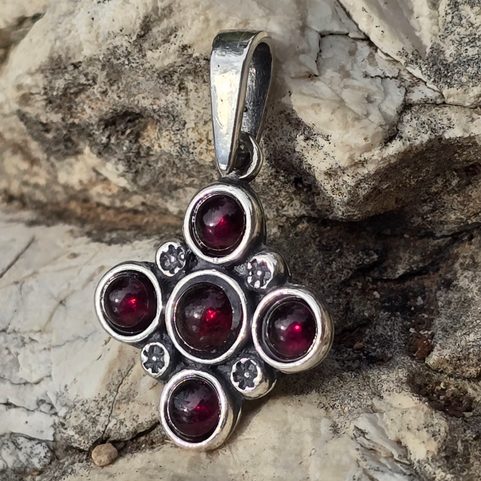 PRAGA, MEDIEVAL PENDANT WITH GARNETS, SILVER 925/1000