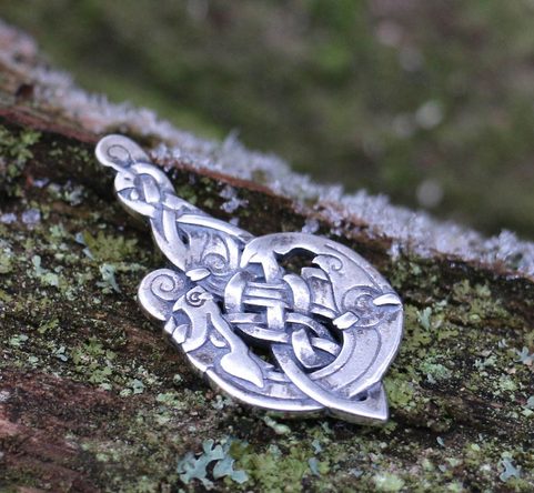 MAC TÍRE, CELTIC WOLF, SILVER PENDANT