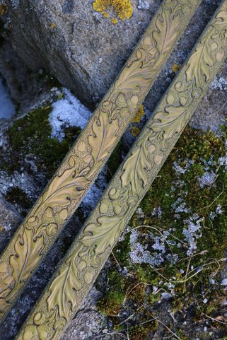 QUERCUS, LEATHER BELT WITH OAK LEAVES, OLIVE GREEN