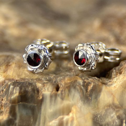 ROSA, SILVER EARRINGS WITH GARNETS, AG 925/1000