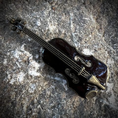 VIOLIN, COSTUME BROOCH