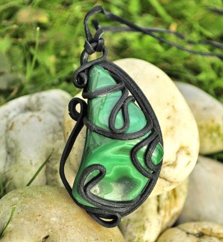 MALACHITE PENDANT - LARGE STONE