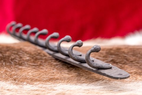 SCHMIEDEEISERNER AUFHÄNGER - 9 HAKEN