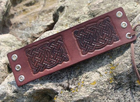 ROSCREA, LACED LEATHER CUFF, HAND CARVED