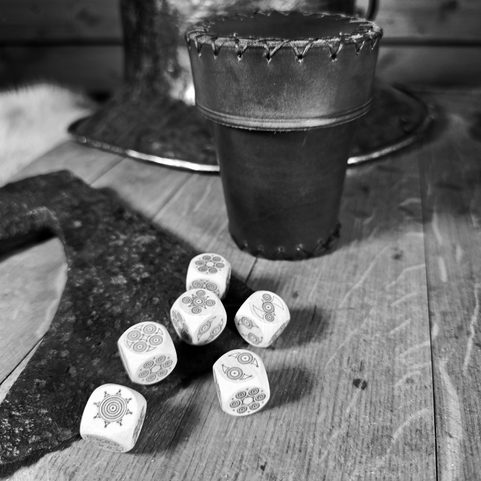 DICE WITH LEATHER CUP, 6 PIECES