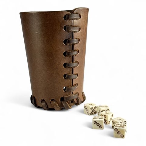 DÉS ET LES DÉS EN CUIR TASSE
