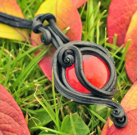 GLASS PENDANT RED
