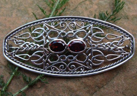 LARGE FLOWER SILVER BROOCH WITH GARNET, AG 925
