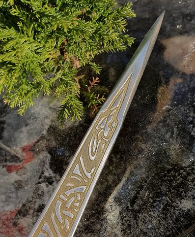 VENGEANCE GOLDEN EDITION ETCHED THROWING KNIFE WITH VEGVÍSIR - 1 PIECE
