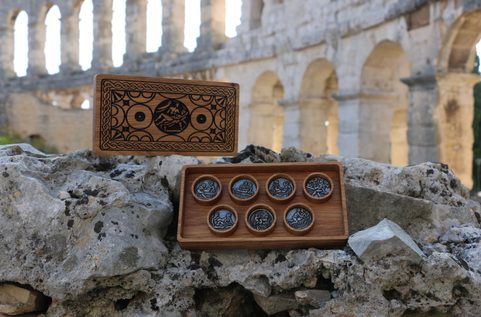 SPINTRIAE, ROMAN TOKENS AND A WOODEN BOX - 7 DAYS OF FUN
