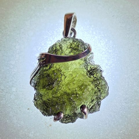 SILBERANHÄNGER MIT NATÜRLICHEM MOLDAVIT, 925ER SILBER