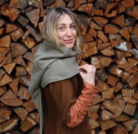 VÊTEMENTS MÉDIÉVAUX POUR FEMMES - BOURGEOISE - BOURGEOISE, 2E MOITIÉ DU 14E SIÈCLE