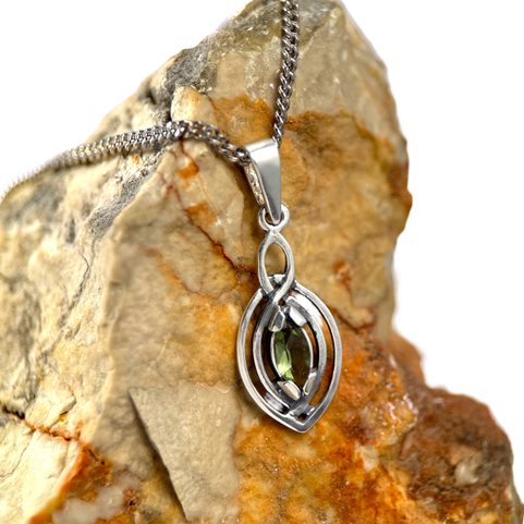 MAIA, PENDENTIF, FACETTES MOLDAVITE, ARGENT