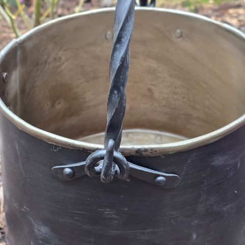 IRON CAULDRON 5 L