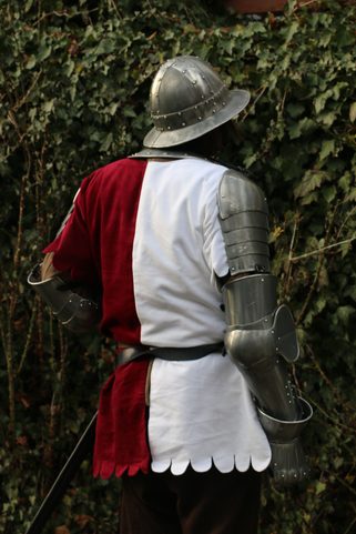 KING'S GUARD - MEDIEVAL KNIGHT - COSTUME RENTAL