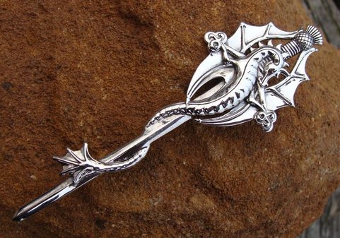 KILT PIN OF A DRAGON HUNTER, SILVER