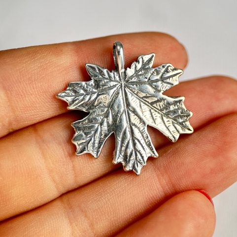 MAPLE LEAF, SILVER PENDANT