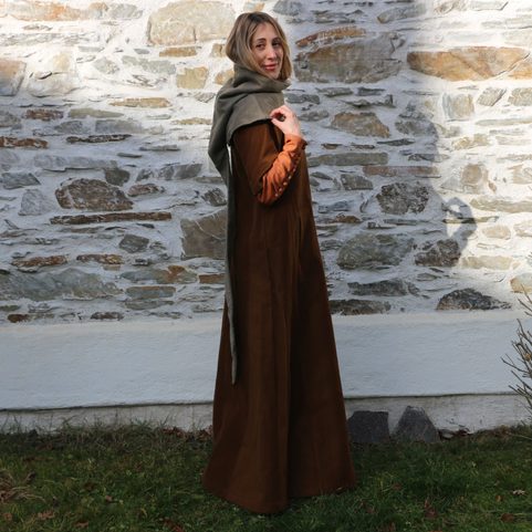VÊTEMENTS MÉDIÉVAUX POUR FEMMES - BOURGEOISE - BOURGEOISE, 2E MOITIÉ DU 14E SIÈCLE