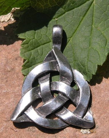 TRIANGLE KNOT PEWTER PENDANT