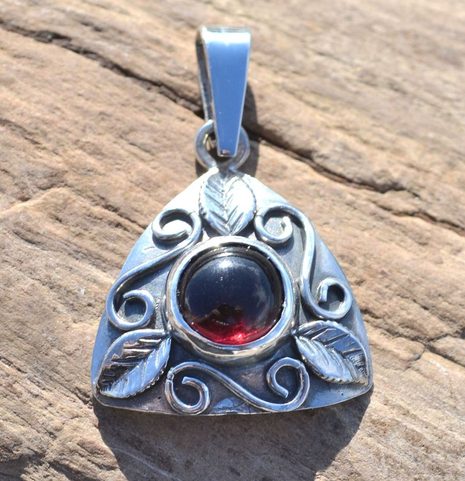 BOUDICCA, PENDENTIF EN ARGENT, AG 925 GRENATE