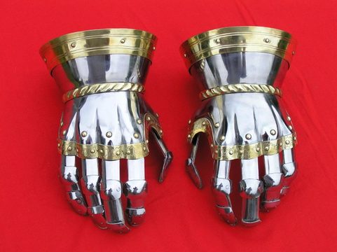 FINGER GAUNTLETS, POLISHED, BRASS