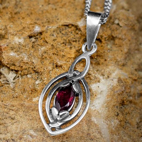 MAIA, PENDANT, FACETED GARNET, SILVER