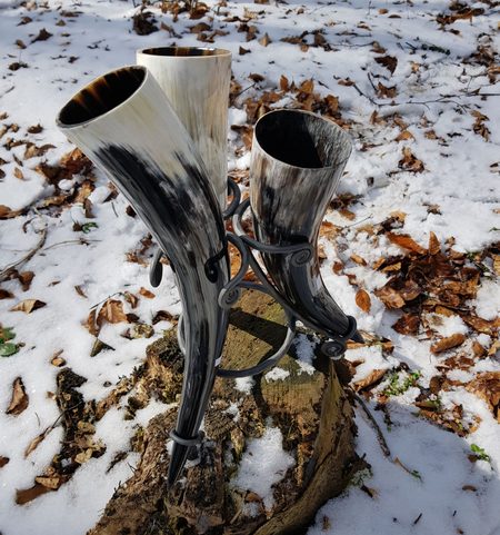 SET OF 3 HORNS AND STAND 0.3 L