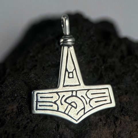 SILVER THOR HAMMER FORM GOTLAND