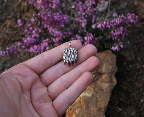 BEAR PAW PENDANT, BRONZE