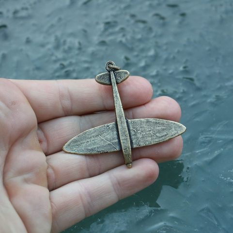 SUPERMARINE SPITFIRE, AIRCRAFT PENDANT, ANT.BRASS ZINC