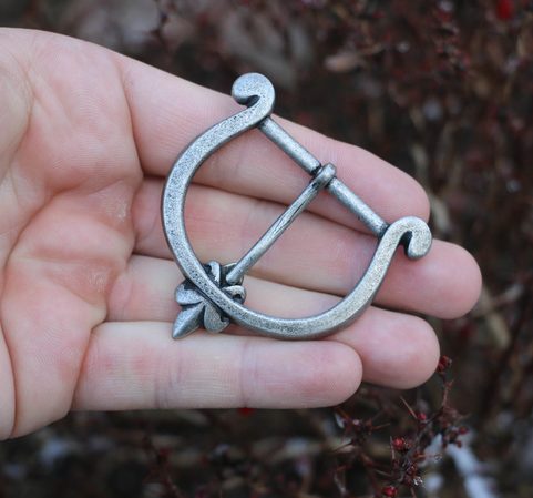 FLEUR DE LIS BELT BUCKLE, MIDDLE AGES - ZINC