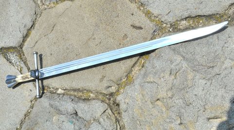 FALCHION MEDIEVAL AVEC UN MANCHE EN BOIS DE CERF