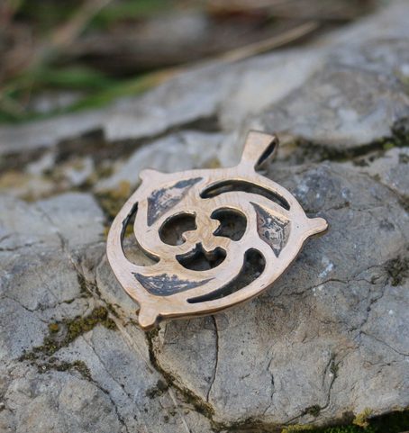 TRISKELION, SOUTHERN GALIA, PENDANT, BRONZE