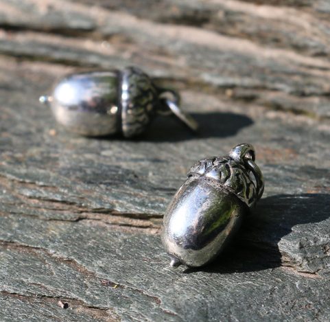 GRAINE, PENDENTIF DE GLAND DE CHÊNE, EN ARGENT