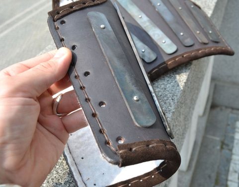 BRACER, LEATHER, ELBOW PROTECTION, STEEL STRAPS - 1 PIECE
