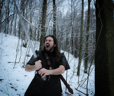 BARBARIAN TWO-HANDED SHARP FANTASY SWORD WITH SCABBARD ON THE BACK