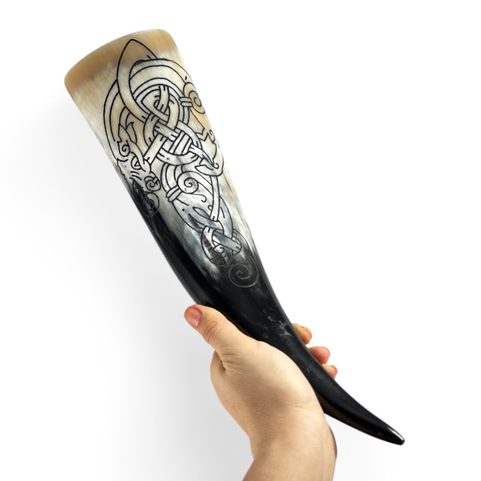 CELTIC WOLF, CARVED DRINKING HORN 0,4 L