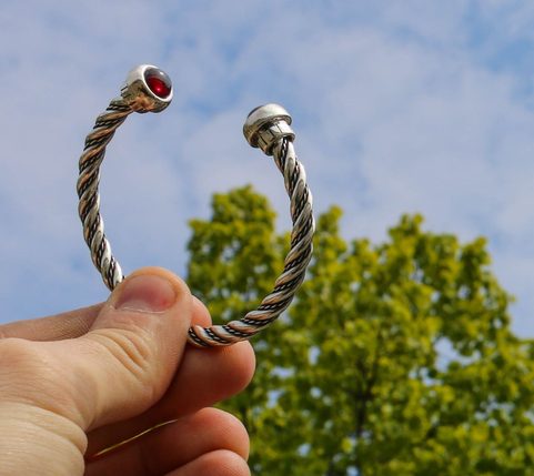 ALESIA, SILVER BRACELET, GARNET