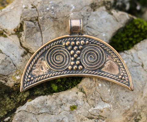 LUNULA, BRONZE PENDANT