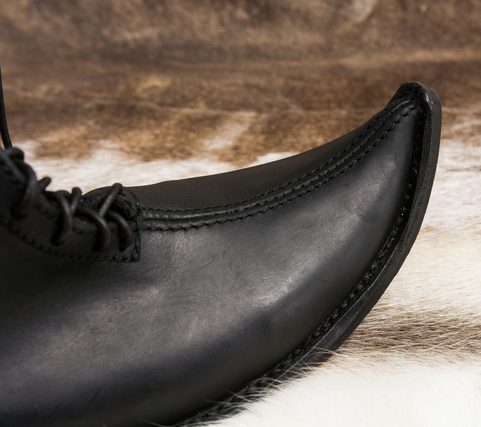 PRAGA, CHAUSSURES MÉDIÉVALES, NOIR