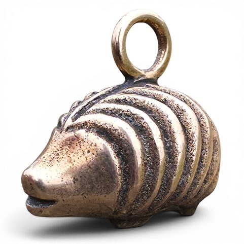 PENDENTIF HÉRISSON CELTIQUE, RÉPLIQUE DE L'ÉPOQUE DE LA TÈNE, BRONZE