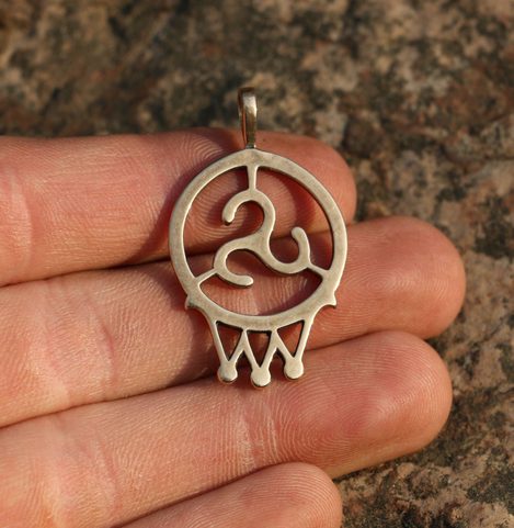 TRISKELE IN CIRCLE, BRONZE PENDANT