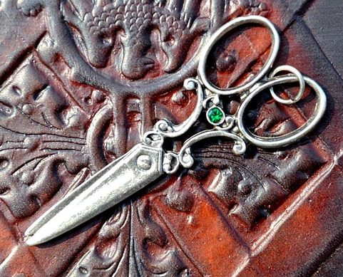 HISTORICAL SCISSORS, PENDANT