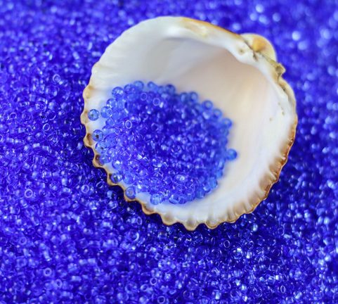 CZECH ROCAILLE SEED BEADS, TRANSPARENT LIGHT BLUE 10/0