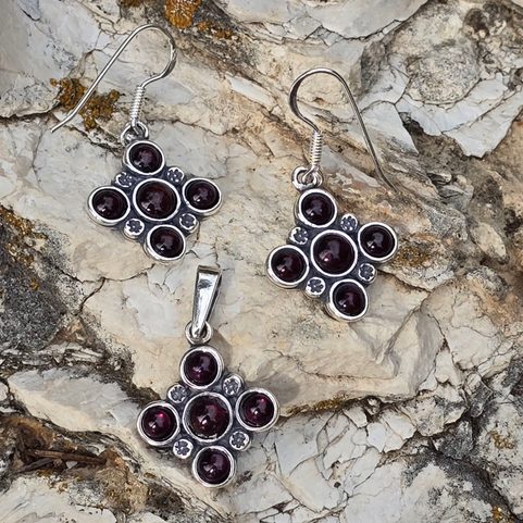 PRAGA, MEDIEVAL EARRINGS WITH GARNETS, SILVER 925/1000