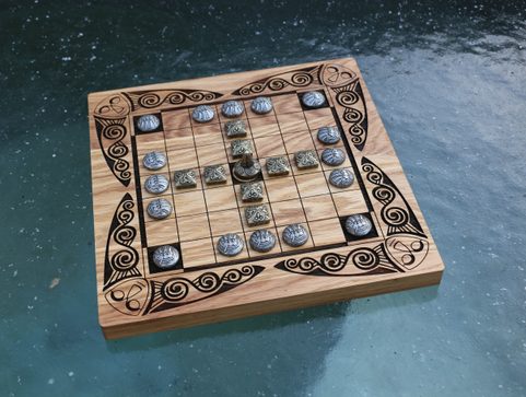 FIDCHELL KELTISCHE BRETTSPIELVERSION VON BRIAN BORU MIT EICHENBRETT