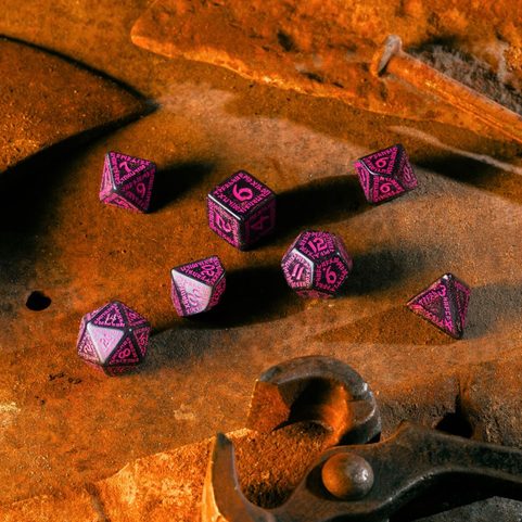 RUNIC SHIMMERING MAGENTA, SET OF DICE
